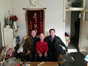 甘肅演藝集團(tuán)藝術(shù)總監(jiān)胡豫川、甘肅秦腔藝術(shù)劇院副總經(jīng)理馬臨軍等慰問(wèn)甘肅秦腔藝術(shù)劇院部分離退休老同志