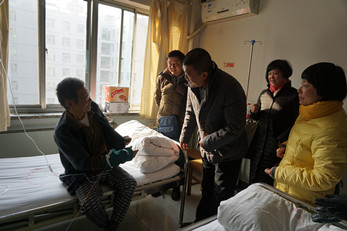 甘肅省京劇院領(lǐng)導(dǎo)班子看望慰問(wèn)離退休老藝術(shù)家