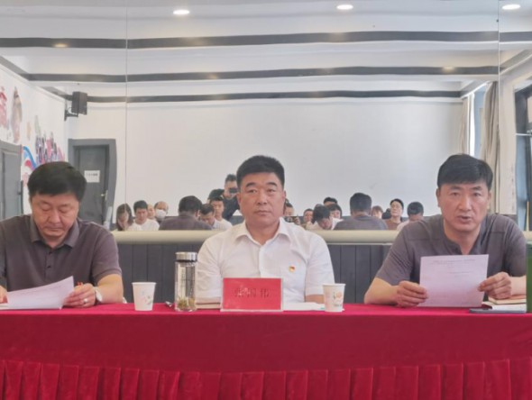 甘肅演藝集團黨委委員、副總經(jīng)理張國偉講授專題黨課