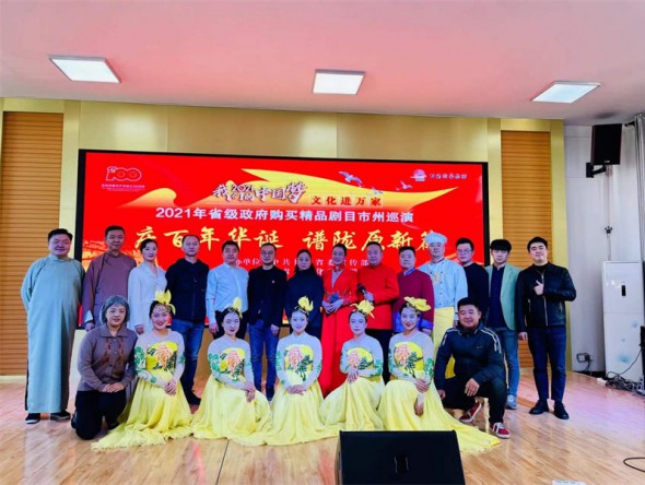 甘肅演藝集團(tuán)敦煌藝術(shù)團(tuán)“慶百年華誕 譜隴原新篇”政府購(gòu)買精品劇目市州巡演在嘉峪關(guān)市精彩上演
